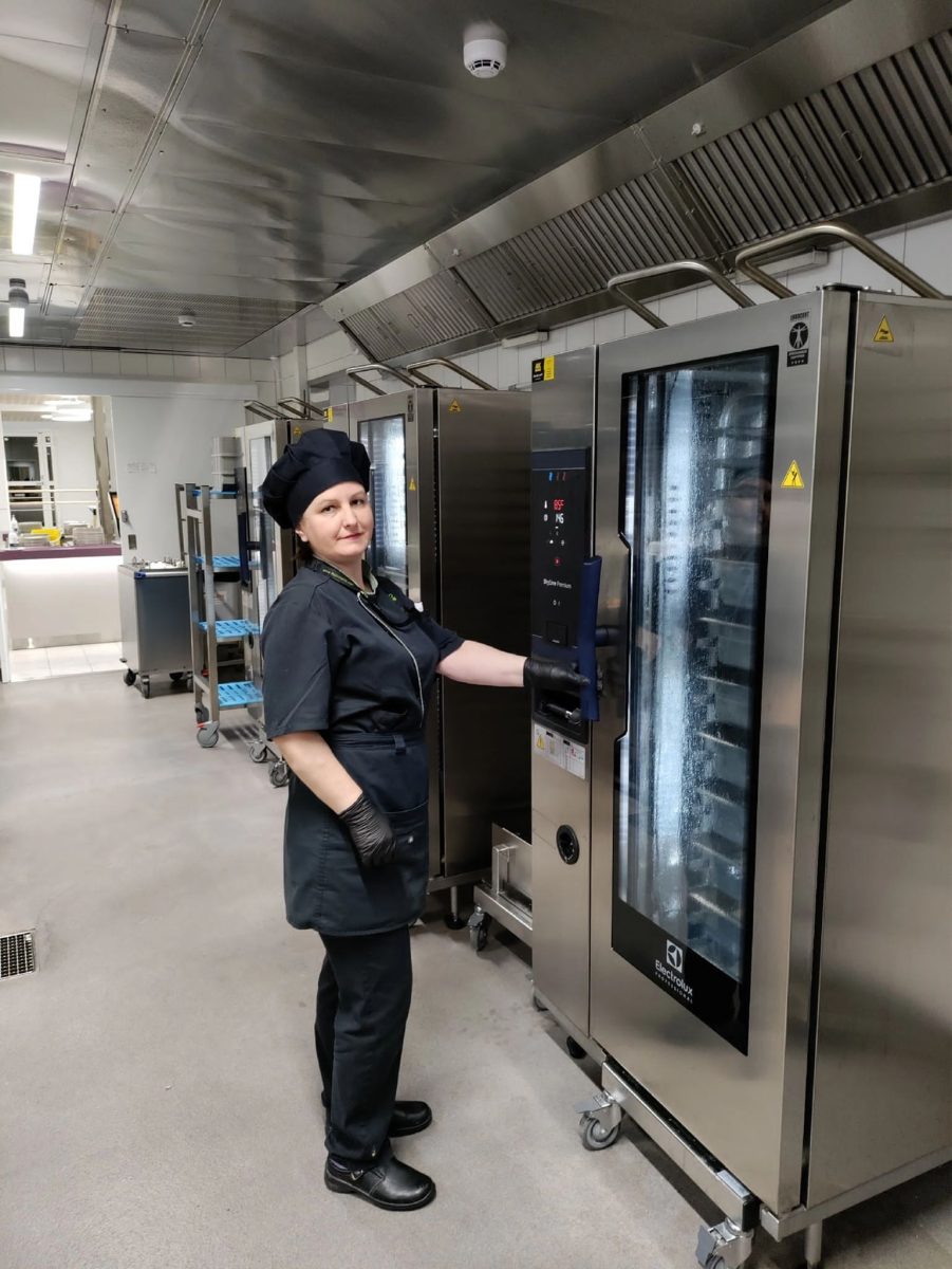 Ruokapalvelutyöntekijä Yana Protasova